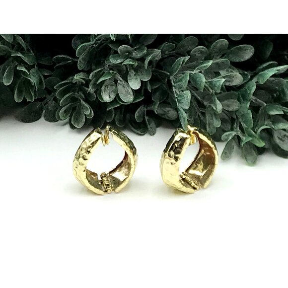 Vintage Clip on Earrings Hammered finish Gold-Tone Hoop - Picture 2 of 6